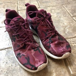 Maroon Camo Nike Roshe Runners